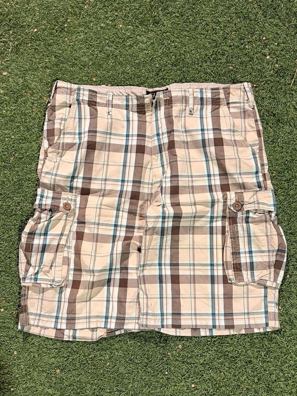 GUESS Men's Plaid Cargo Shorts